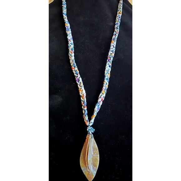 Free People Braided Cotton Necklace with Natural Shell Pendant NWT - Picture 3 of 7